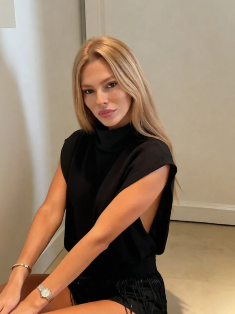 Devora - Conjunto negro de top de cuello alto con aberturas, flecos y pantalón corto