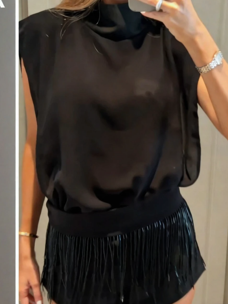Devora - Conjunto negro de top de cuello alto con aberturas, flecos y pantalón corto