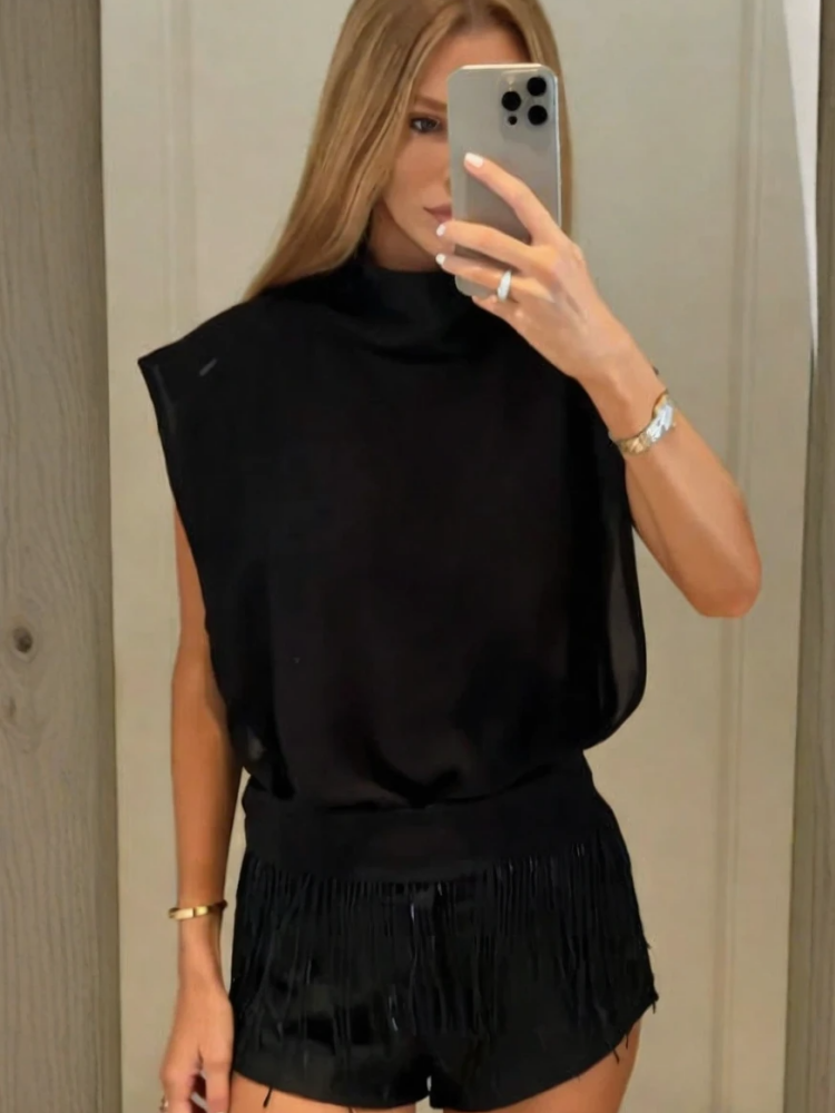 Devora - Conjunto negro de top de cuello alto con aberturas, flecos y pantalón corto