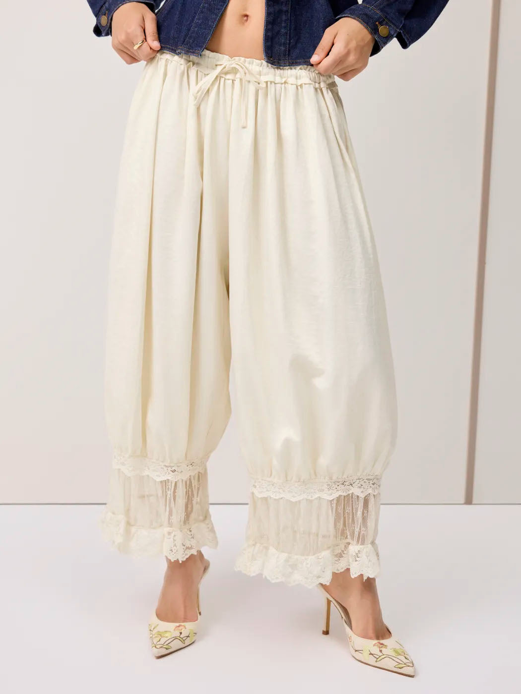 Lacy - Conjunto de blusa de encaje y pantalón corto bombacho