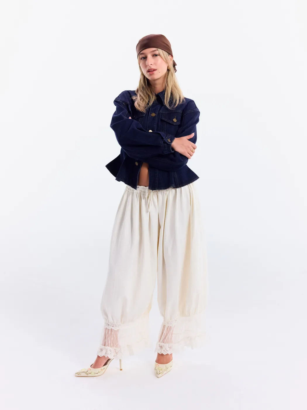 Lacy - Conjunto de blusa de encaje y pantalón corto bombacho