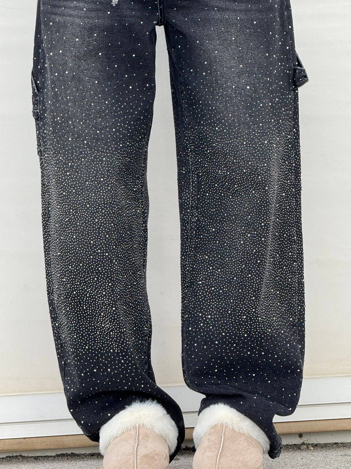 Vaquero ancho estilo carpenter con acabado brillante