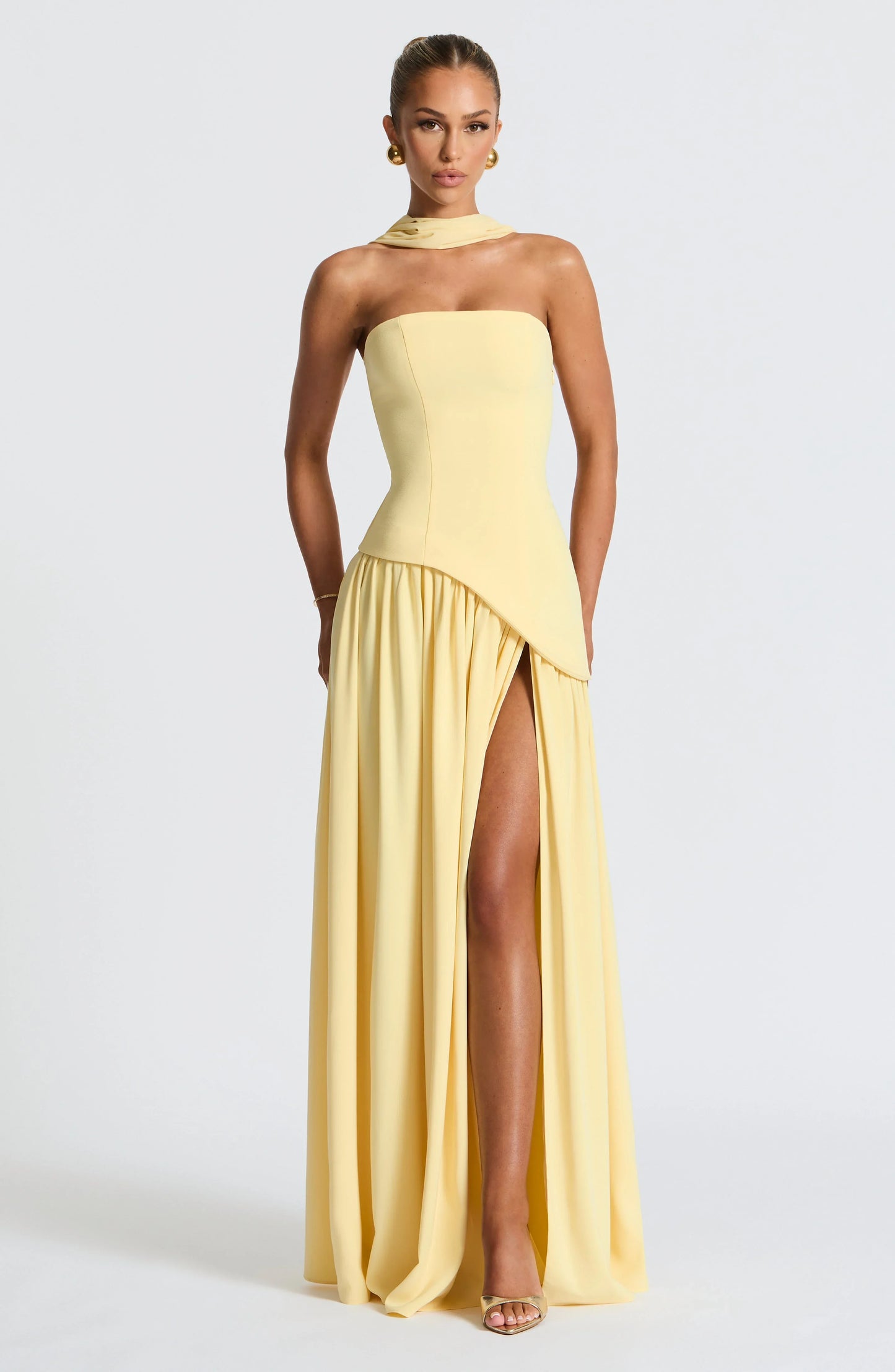 Elizabeth - Vestido largo corsé sin tirantes con pañuelo y abertura lateral