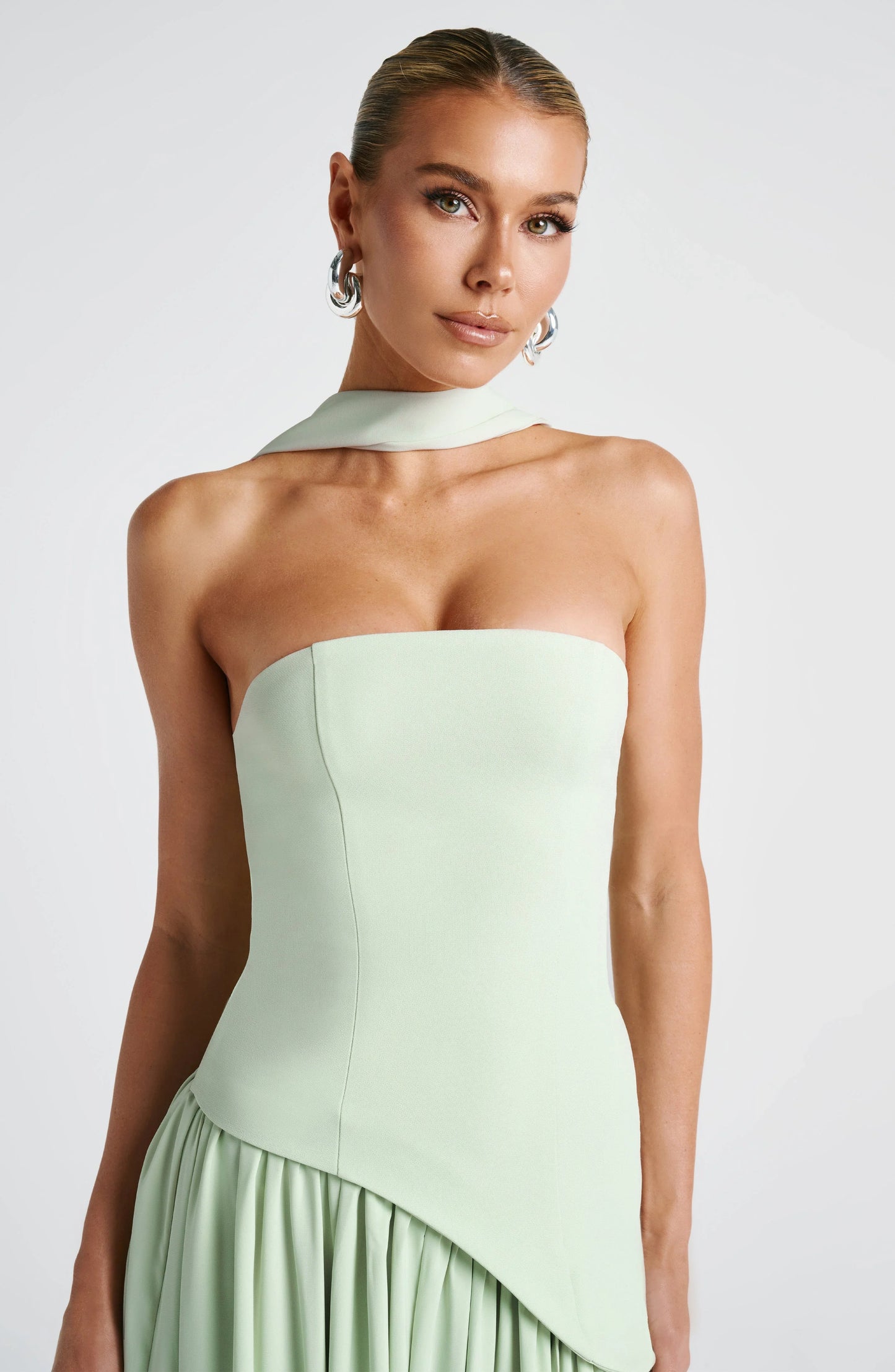 Elizabeth - Vestido largo corsé sin tirantes con pañuelo y abertura lateral